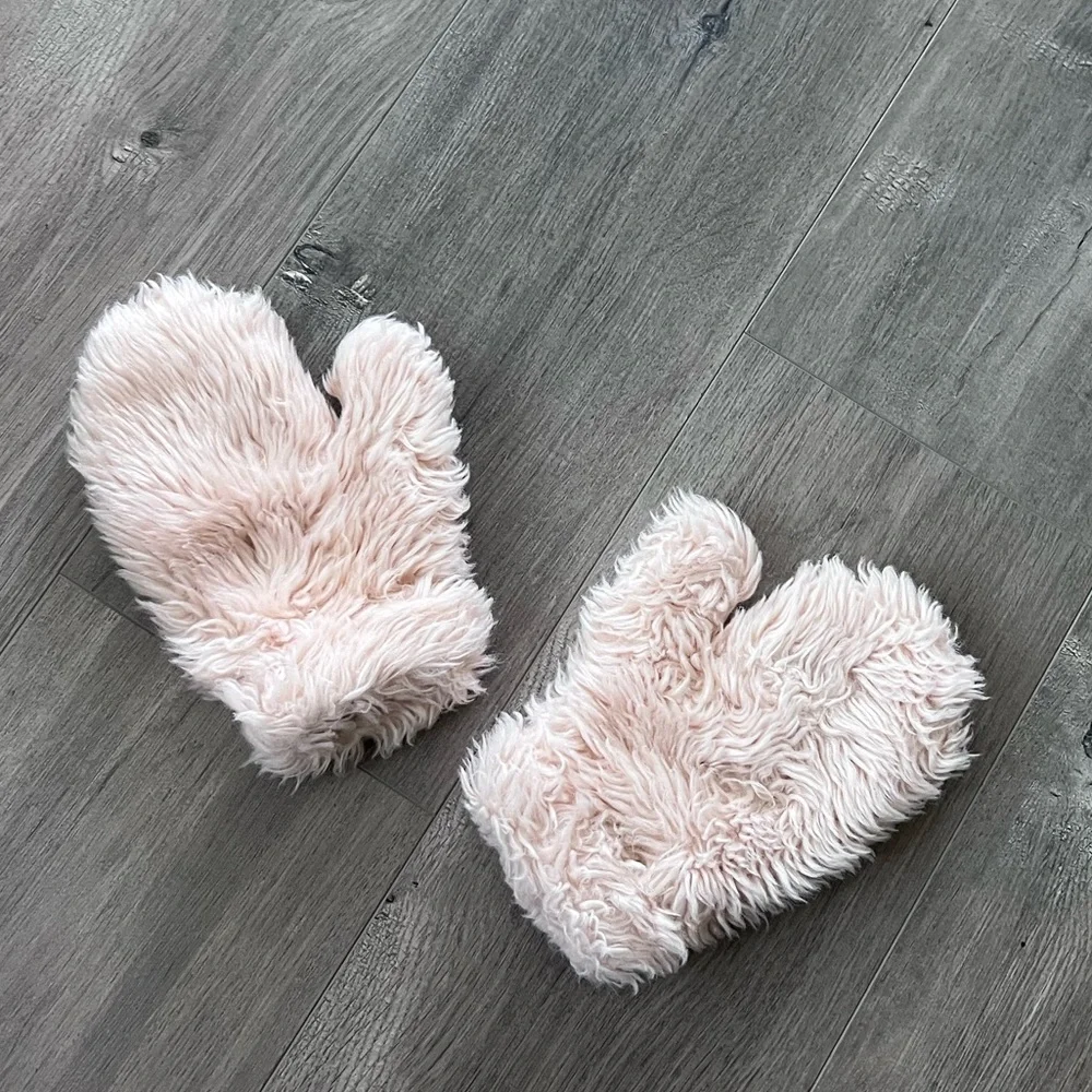 Tucker +Tate cute blush pink fuzzy faux fur mittens